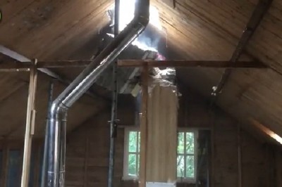 Edek, majster kazał wyburzyć ten komin. Chyba źle ocenił jego ciężar