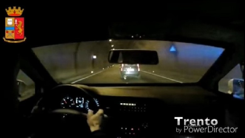 Mistrzowska ucieczka Fiatem Panda przed policjantami na autostradzie
