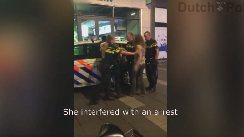 Blond dziewczyna wystartowała do policjanta. Po jednym strzale znalazła się na ziemi