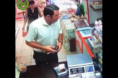 Szybkie rączki oszusta w sklepie. Tak się robi kasjerów w konia