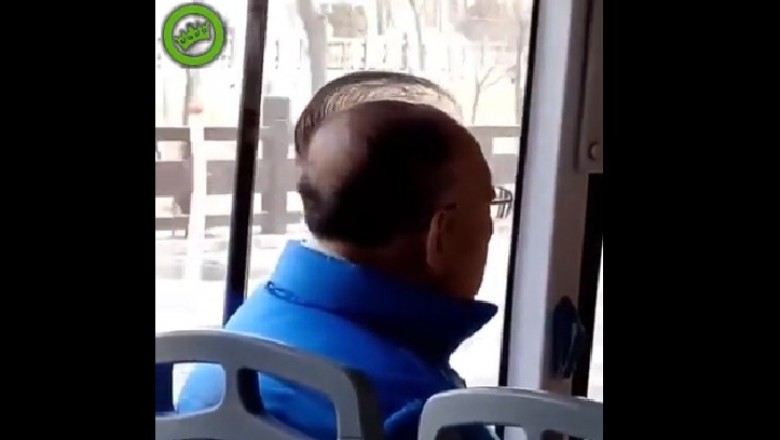 Nowoczesna fryzura dziadka w tramwaju. Kiedy łysiejesz, ale się nie poddajesz