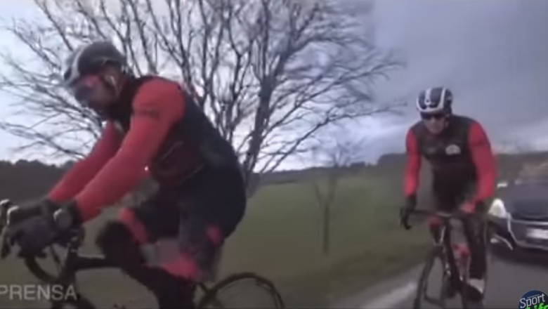 Kierowca rozjeżdża rowerzystów w trakcie kręcenia filmu dokumentalnego