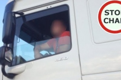 Rozmowa z szeryfem blokującym drogę na temat jazdy na suwak