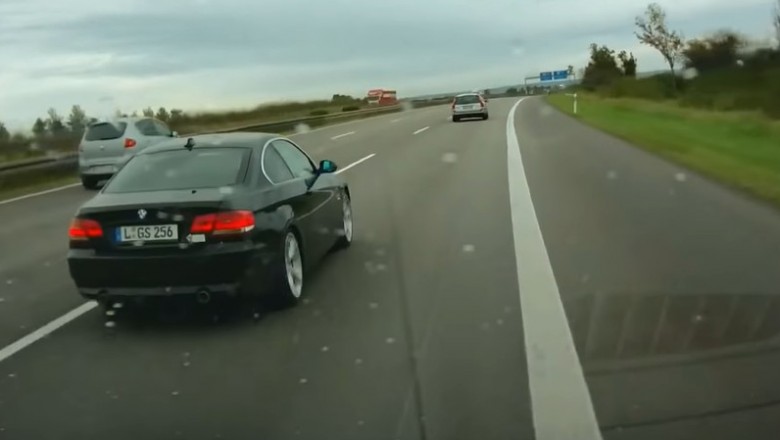 Kierowca BMW zaczyna kozaczyć na autostradzie doprowadzając do niebezpiecznych sytuacji