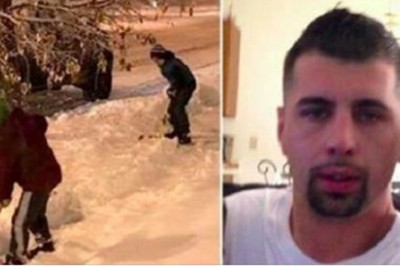 2 chłopców odśnieża chodnik. Nagle ich ojciec zauważa mężczyznę stojącego za nimi