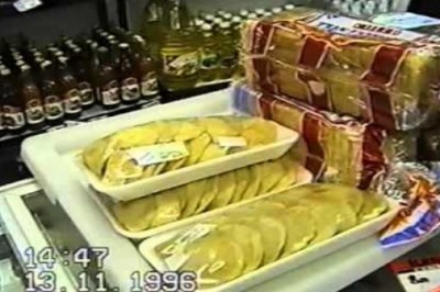 Tak wyglądała wizyta w polskim sklepie w 1996 roku. Coś zwróciło Waszą uwagę?