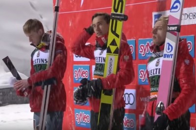 Tak zagrano Mazurka Dąbrowskiego w Obersdorfie. Chłopaki rozkładali ręce