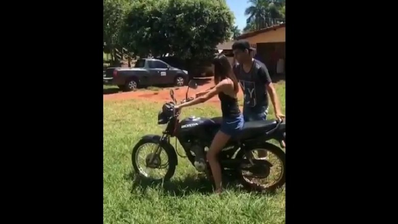 Dał dziewczynie pierwszy raz przejechać się na swoim motocyklu