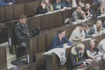 Ziomek odwalił konkretny numer w czasie wykładu. Wszyscy mieli ubaw