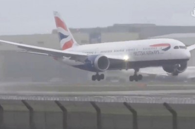 Pasażerowie musieli mieć pełne majty. Typ nagrał bardzo ciężkie lądowanie