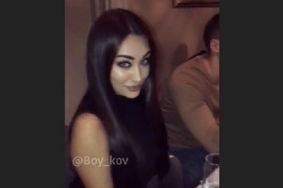 Dziewczyna pokazała swój talent na imprezie. Mina ziomka bezcenna