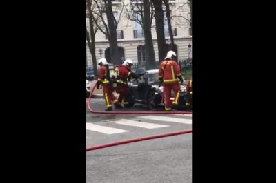 Gaszenie silnika w Porsche. Strażacy nie do końca ogarnęli temat
