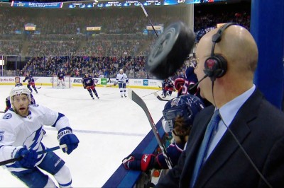 Prawdziwe oszukać przeznaczenie na meczu hokeja. Gość miał fart życia