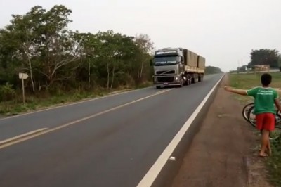 Kierowca TIRa nie pomyślał co robi i doprowadził do wypadku