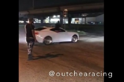 Nokaut podczas driftowania autem. Nie ogarniam co gość chciał zrobić