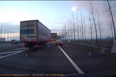 Kierowca TIRa uczy Szeryfa jazdy w korku. Szybka lekcja na drodze