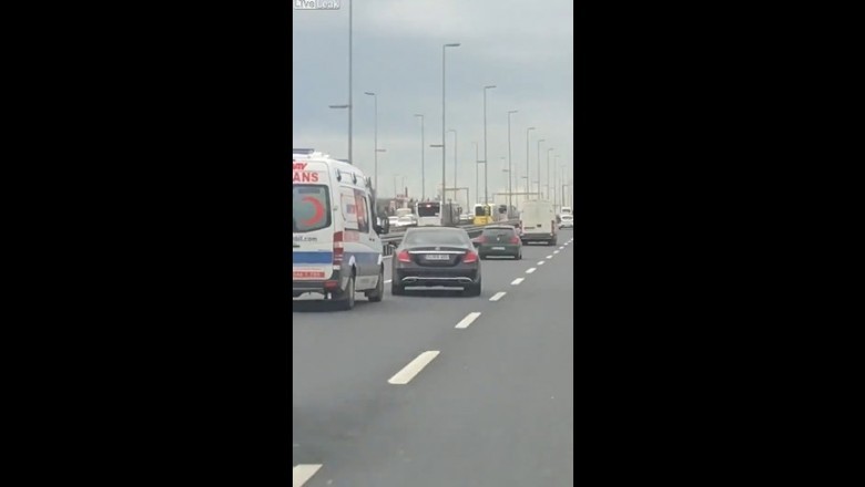 Typ z Mercedesa celowo blokuje karetkę na sygnałach na autostradzie 