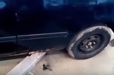 Honda nie wytrzymała wizyty u mechanika. To są dopiero przegnite progi