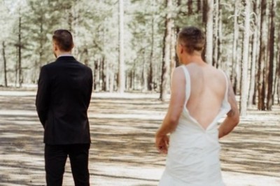 Czekał żeby zobaczyć pannę młodą pierwszy raz w sukni ślubnej. Gdy się odwrócił przeżył prawdziwy szok