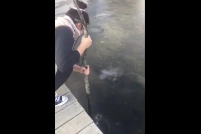 Sprytna dziewczyna i jej mega popis przed koleżankami