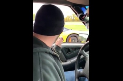 Typ rozwalił system na autostradzie. Ładą ścigał się z Lamborghini