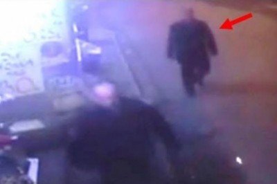 Mężczyzna pojawił się znikąd i uratował mu życie, a następnie zniknął. Anioł stróż czy podróżnik w czasie