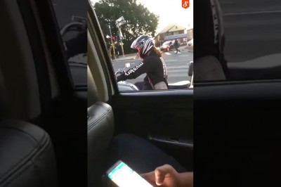 Pięknie poszła. Gdy z ziomkami na światłach spotykasz pannę na motocyklu