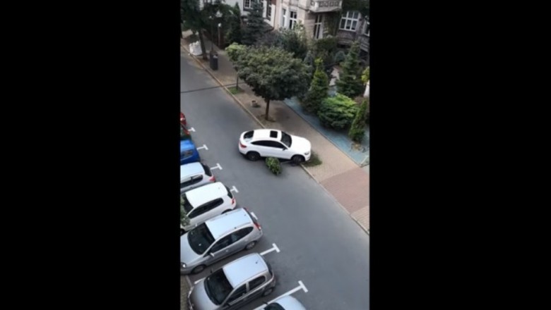 Blondyna w białym Mercedesie daje „niesamowity” popis parkowania w Gliwicach