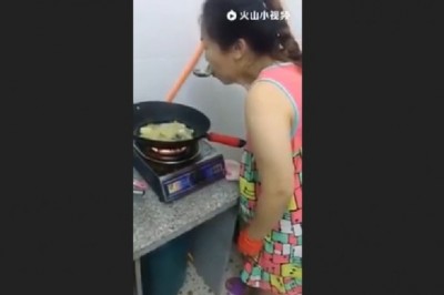 Znowu zupa będzie za słona. Gdy czekasz na obiad i podglądasz co żona robi w kuchni