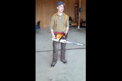 Gość przetestował na sobie spodnie dla pilarza. Trzeba mieć nerwy ze stali