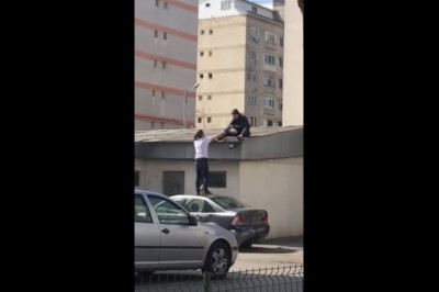 Seba z Matim postanowili trzepnąć browarka na dachu sklepu. Finał pięknych lotów 