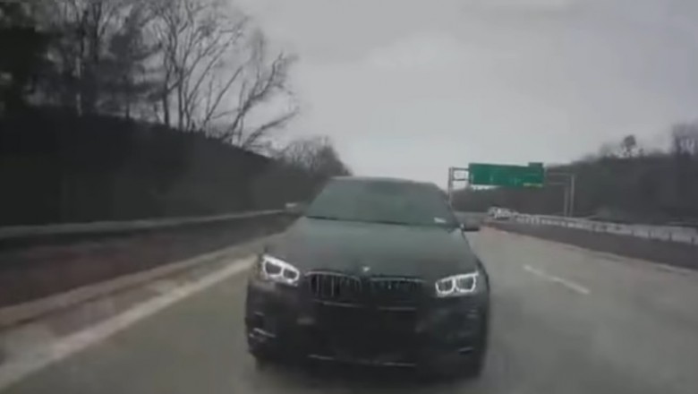 BMW kontra naczepa ciężarówki na autostradzie. Czy on miał zamknięte oczy?