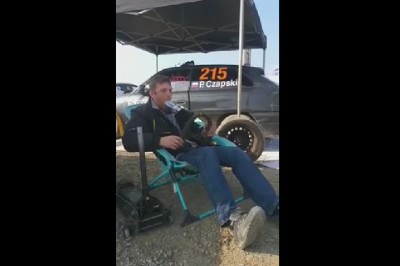 Polak pokazuje amatorską jazdę swoją nietypową rajdówką. Ma zacięcie