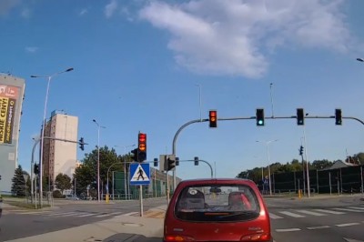 Tak to wygląda gdy prawko znajdziesz w czipsach?  Nietypowy skręt na skrzyżowaniu 