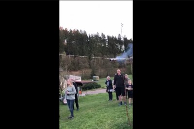 Rozpalałeś kiedyś ogromne ognisko? Ci goście wpadli na dosyć ciekawy pomysł