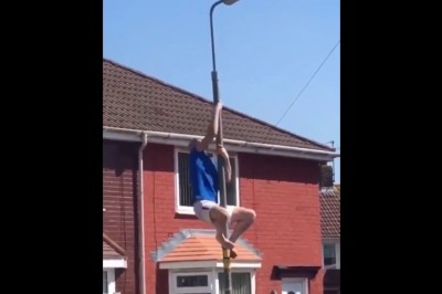 Seba i jego osiedlowe popisy przed dziewczyną. Miało być śmiesznie, a wyszło żenująco