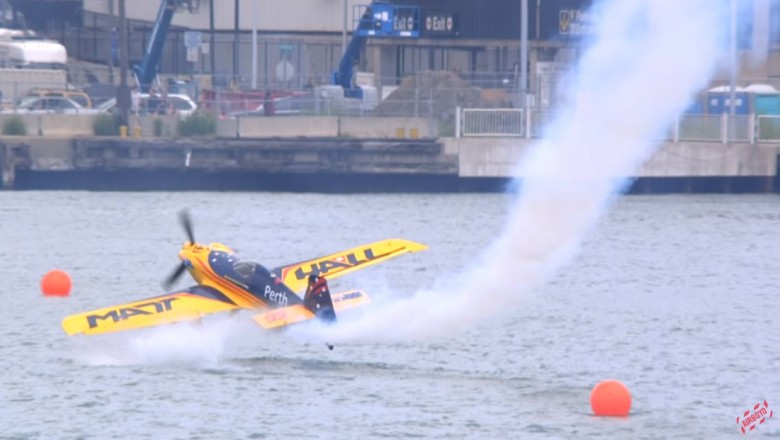 Pilot Red Bull Air Race o mało nie rozbił samolotu o wodę. Miał dużo szczęścia