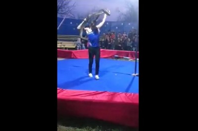 Miał być pokaz z wężem. Musieli go ratować koledzy z ekipy