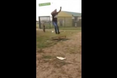 Patrz synek jak się skacze. Trzeba mieć rozmach i doświadczenie