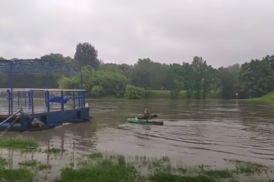 Streamer chciał zabłysnąć i o mało nie utopił się w Wiśle. Wszystko nagrywali koledzy