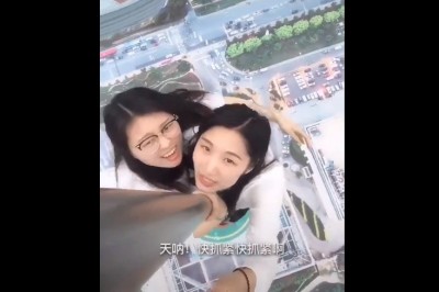 Dziewczyny chciały sobie zrobić selfiaka na szczycie wieżowca