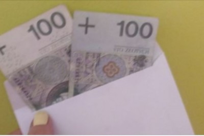 Na komunię dla chrześniaka dała tyle na ile było ją stać. Rodzice stwierdzili, że to za mało