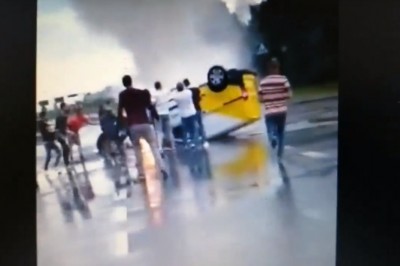 Bohaterska postawa kierowców. Uratowali człowieka w płonącym aucie 