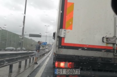 Szybko zmiękł. Wkurzony kierowca pogonił szeryfa blokującego pas