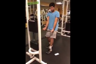 Takiej akcji na siłowni nikt jeszcze nie wykręcił. Tak się wkurza kumpla