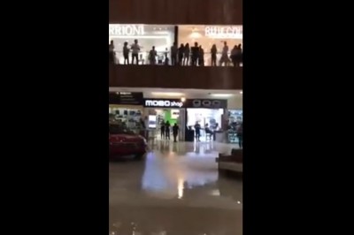 Przeciekający dach w centrum handlowym i śmieszki, którzy wykorzystali sytuację 