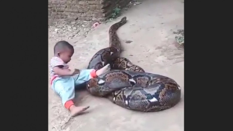 Dzieciak, który gra w węża bez telefonu. To jest dopiero hardcorowa zabawa