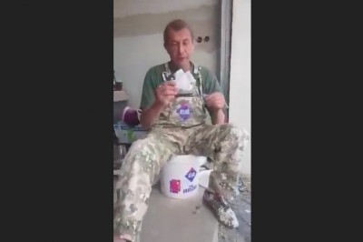 Bogdan budowlaniec opowiada kumplowi historię życia z pięknym finałem