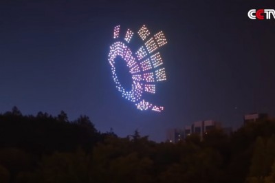 Szczena opada. Pokaz świetlny z użyciem 526 latających dronów