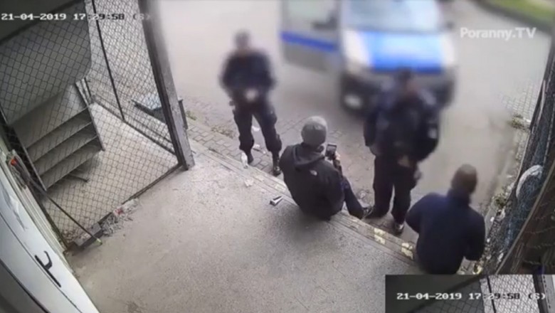 Policjanci rzucili gościem o glebę, bo nie miał przy sobie dowodu - Białystok 